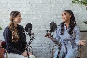 Captivate Listeners: Crafting Podcast Descriptions Using AI Techniques