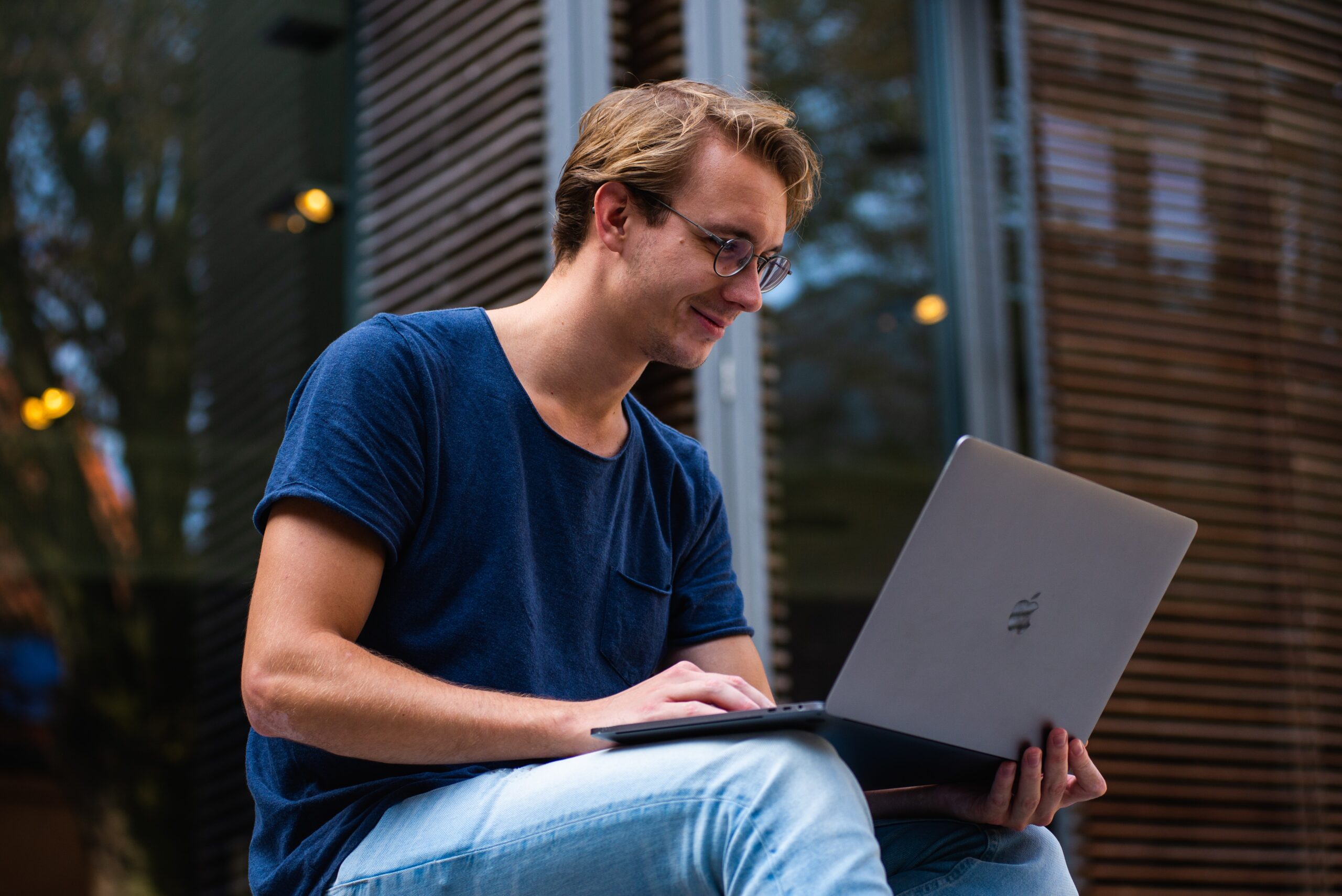 Empower Students: Unlock Impressive Copywriting with Article Factory