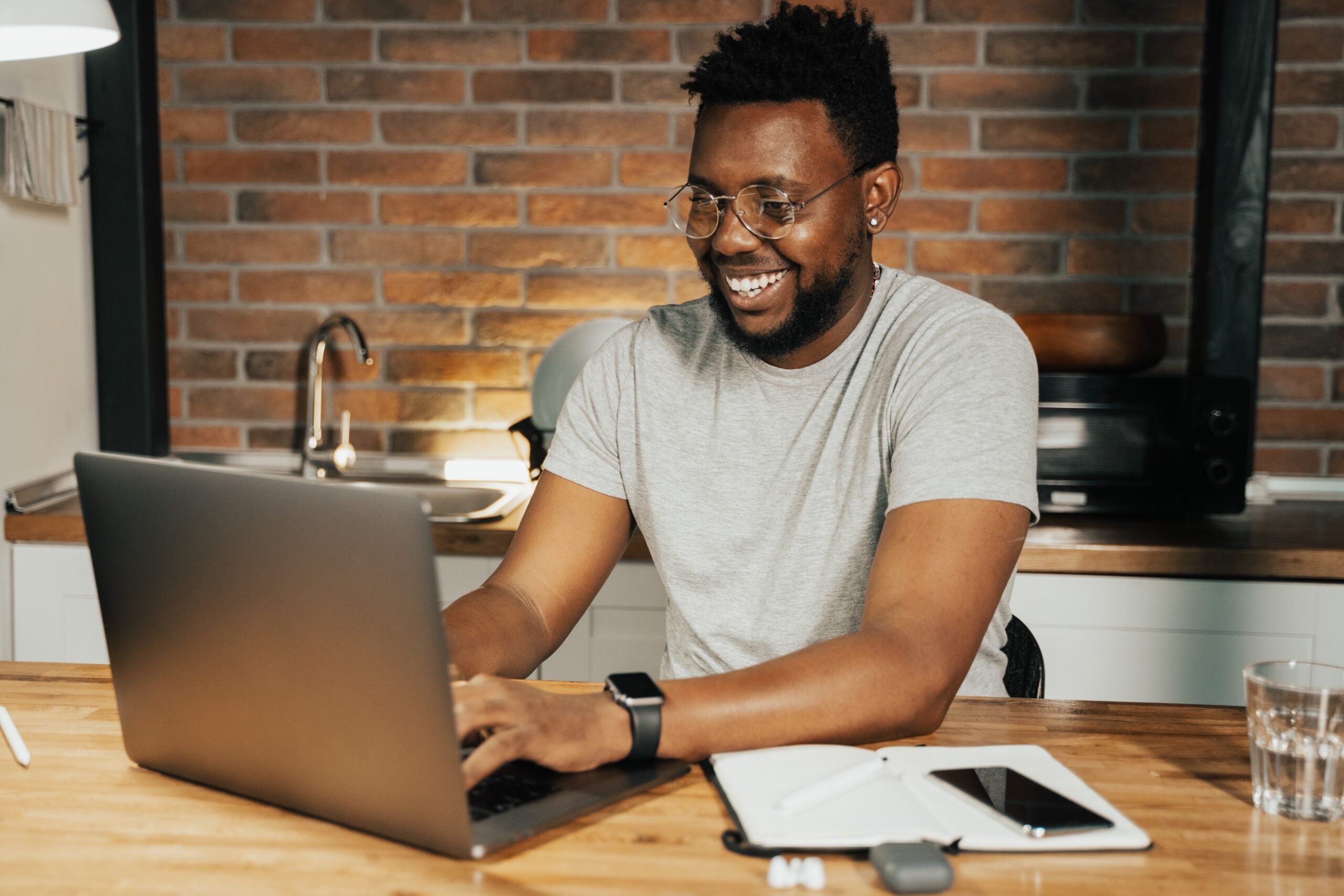 Crafting Compelling Copy: 3 AI-Powered Tips for Marketing Success