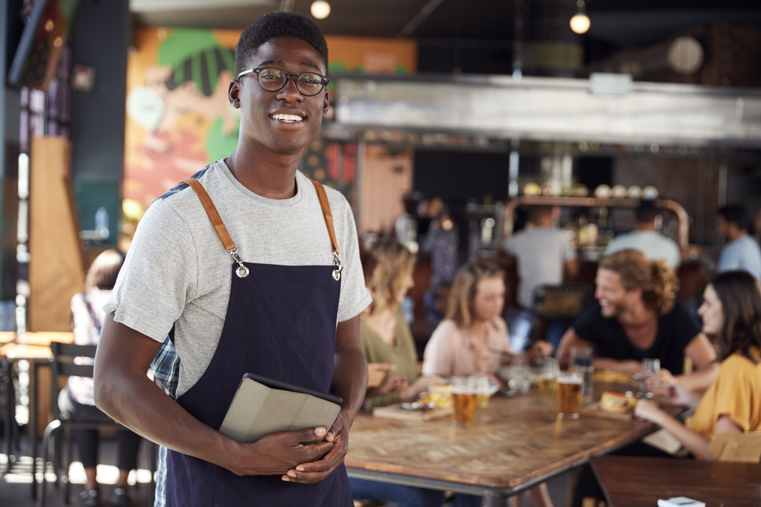 Sirva a História e Receitas do Seu Restaurante com a Ferramenta de Redação de IA da Article Factory