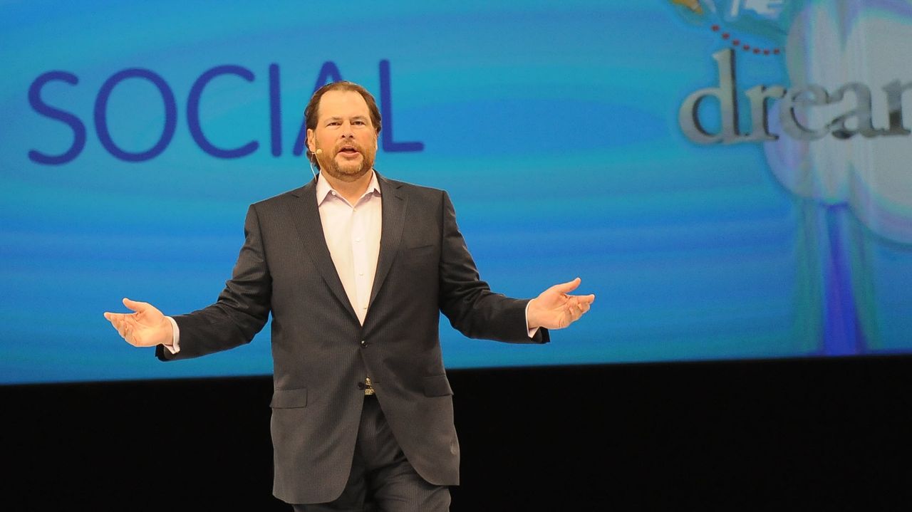 Salesforce Recorta Miles de Puestos de Soporte, Se Enfoca en la Plataforma de IA Agentforce