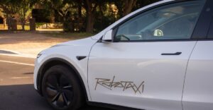 Tesla’s Robotaxi Plans Raise Regulatory Concerns