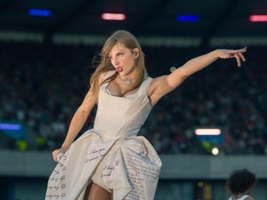 AI-Generated Celebrity Deepfakes Fuel Consumer Scams AI-Generated Celebrity Deepfakes Fuel Consumer Scams